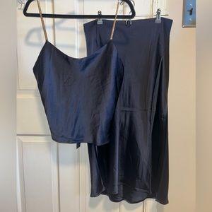NWT Stunning Silky Navy Two Piece Slit Skirt and Chain Cami Set | M